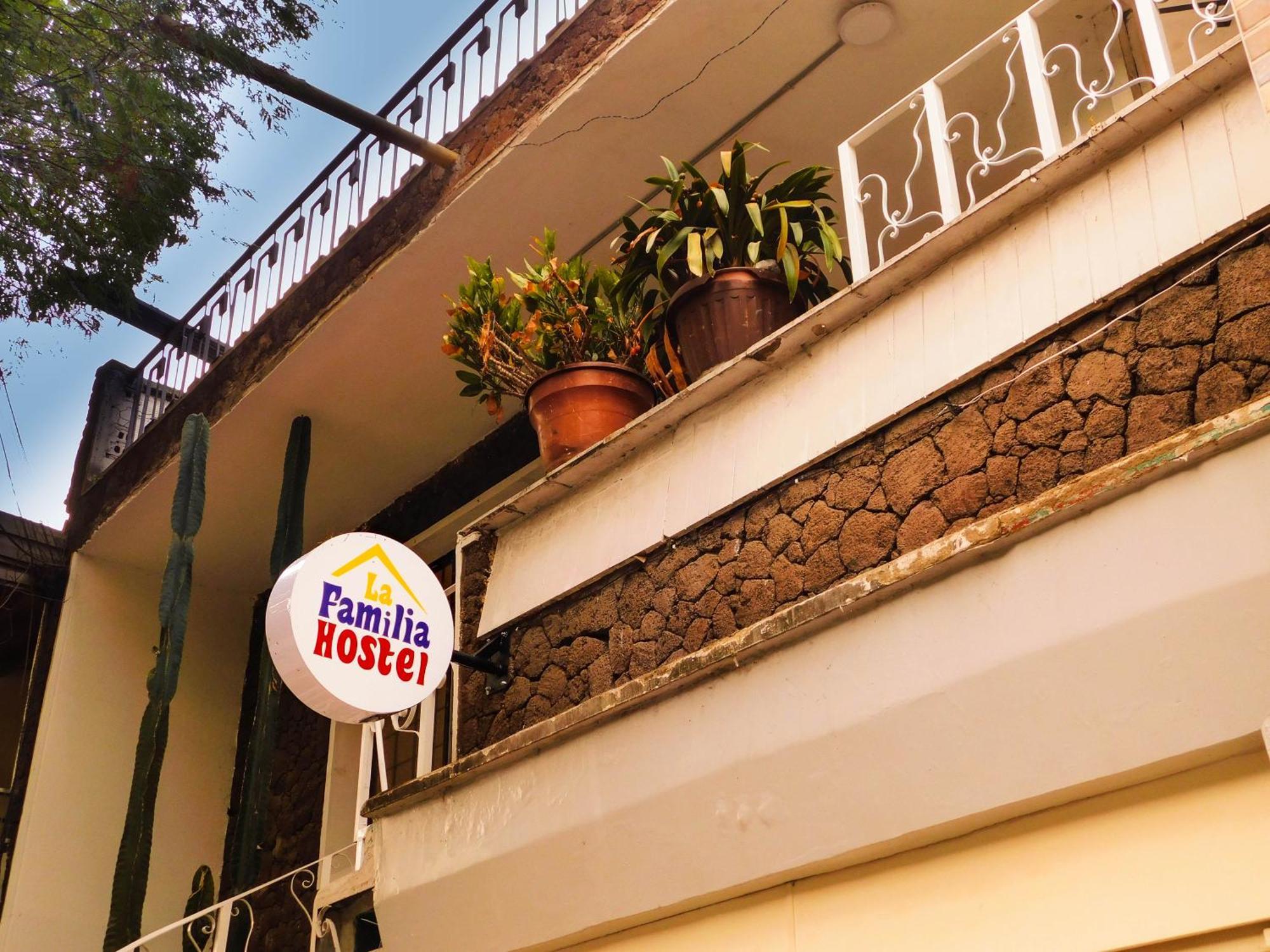 La Familia Hostel - Manila Medellín Exterior foto